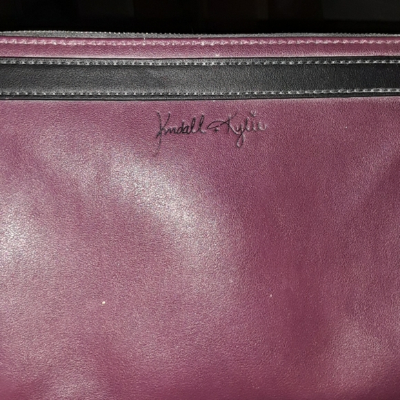 Clutch/wristlet - Picture 1 of 3